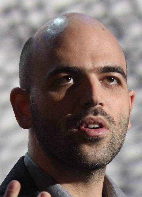 Invece di scusarsi Saviano il copione urla al complotto