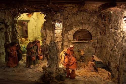 Piemonte, un altro preside vieta il presepe a scuola, ma i genitori si ribellano