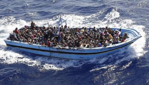 "I terroristi dell'Isis nascosti sui barconi dei migranti"