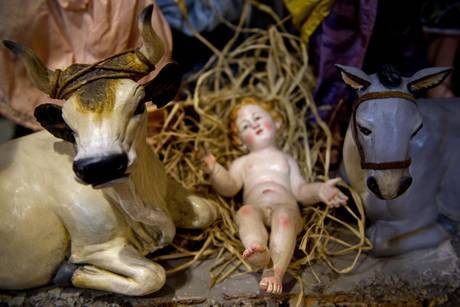 I sindaci francesi si rivoltano contro il divieto di esporre il presepe in municipio