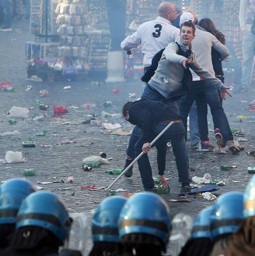 Feyenoord, ultras già liberi: oggi i vandali in Olanda