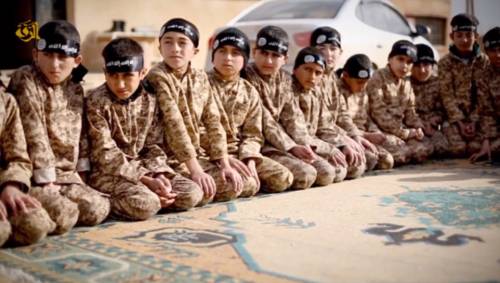 Baby jihadisti contro Putin: Isis minaccia la Russia