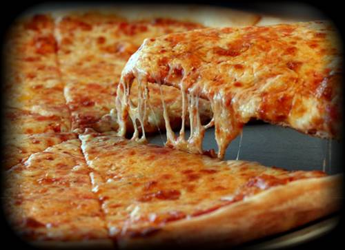 McDonald's lancia lo spot antipizza Napoli replica con un altro video E la polemica finisce in Parlamento