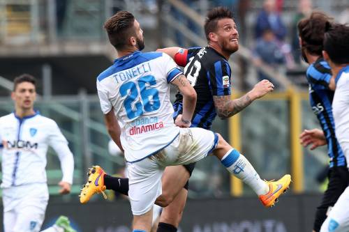 Denis tira un cazzotto a Tonelli Marino: "L'ha minacciato di morte"