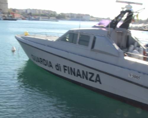 Scacco ai narcos del mare: sequestrate 1,5 tonnellate di marijuana