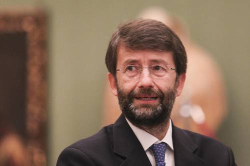 Il premier accerchiato: persino i fedelissimi cominciano a sfilarsi