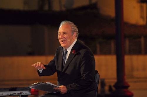 Santoro resuscita Berlinguer per attaccare Renzi