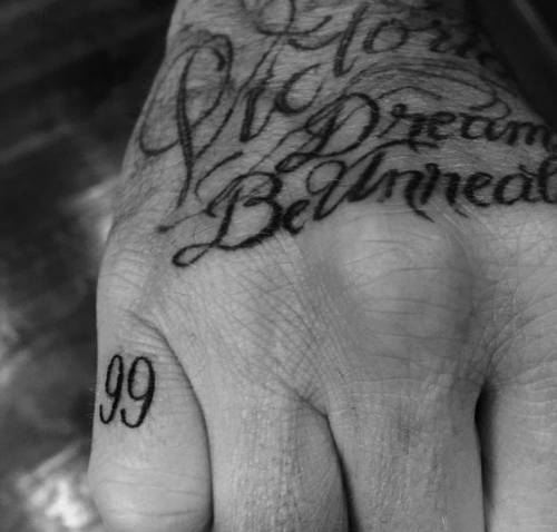David Beckham dedica il nuovo tatuaggio alla moglie