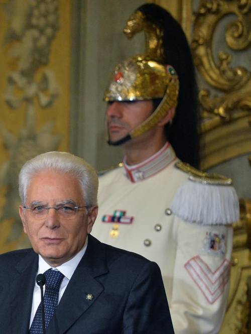 Il Palazzo sta andando a fuoco e Mattarella non muove un dito