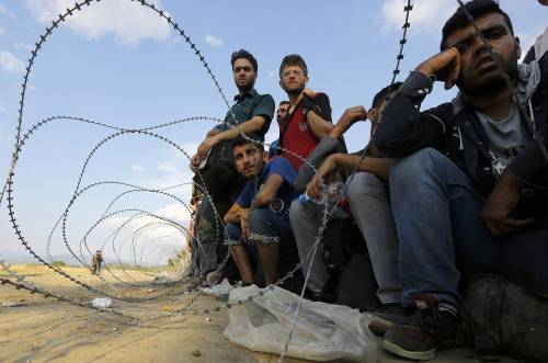 La Slovenia fa scorte di filo spinato per bloccare l'arrivo dei migranti