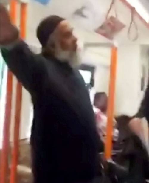 Islamico attacca ragazza "Rendi impura la metro"