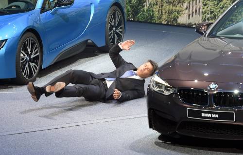 Malore per il presidente BMW sul palco del Salone di Francoforte