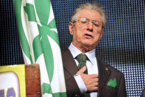 Il mondo della politica fa il tifo per Bossi. Berlusconi: "Un amico, gli voglio bene"