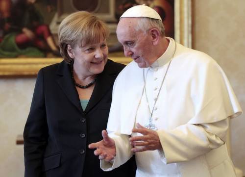 Migranti, la Merkel e l'Unhcr candidati al Nobel per la Pace