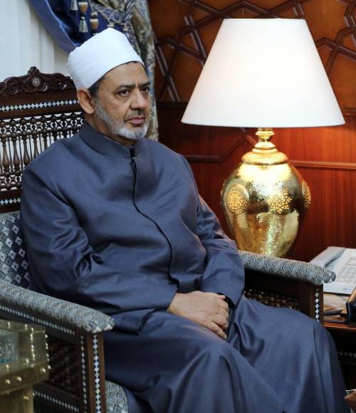 Attacco a Parigi, l'imam del Cairo: "Terrorismo? Islam è innocente"