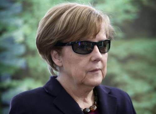 Una coppia di profughi chiama la figlia Angela Merkel