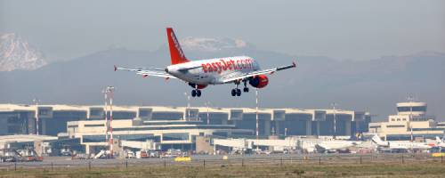 Pilota Easyjet vola sotto l'effetto dell'ecstasy: condannato a un anno