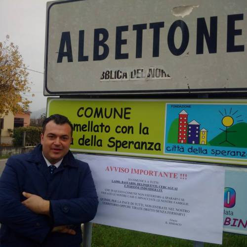 "Spariamo agli zingari". Sindaco denunciato dai rom