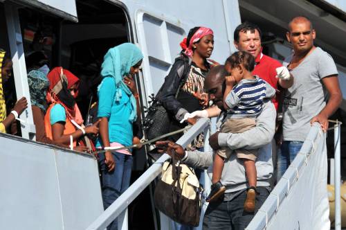 Clandestini, espulsioni farsa: due su tre restano in Italia