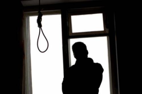 Gli pignorano la casa e si suicida