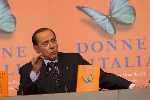 Berlusconi a cena con 200 ragazzi per celebrare i 22 anni in campo