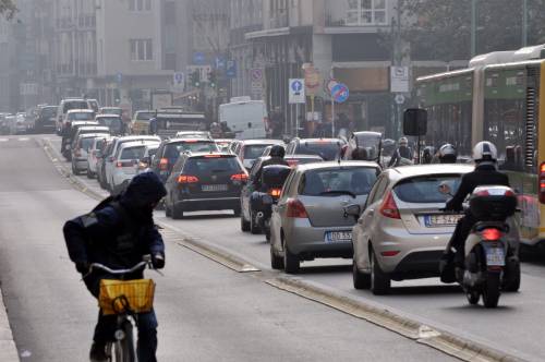 Pisapia prometteva aria pulita. Ma il blocco delle auto fa flop