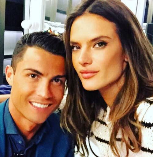Cristiano Ronaldo e Alessandra Ambrosio: pose hot di coppia