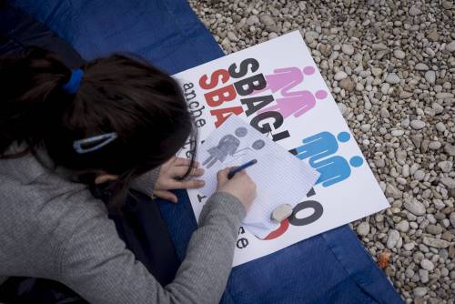 "Alfano ammaini gli stendardi". Nervi tesi Pd-Ncd sulle adozioni gay