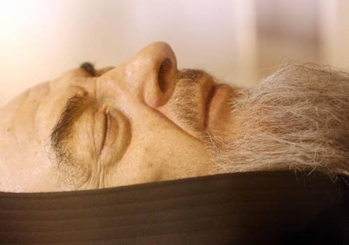 La folle sinistra anticlericale: "Padre Pio come Isis e Hitler"