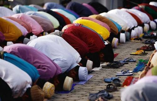 Chi sono i "frati di Maometto" che vogliono islamizzare l'Italia