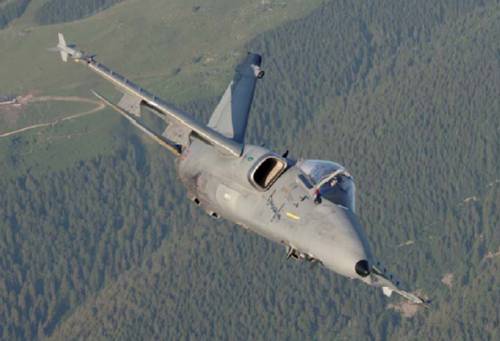 "Nessuna anomalia": gli Amx italiani continueranno a volare