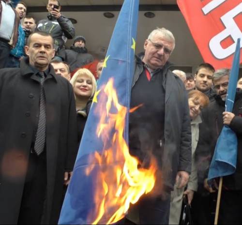 Vojislav Šešelj, il leader dei nazionalisti serbi: "Un muro contro gli immigrati"