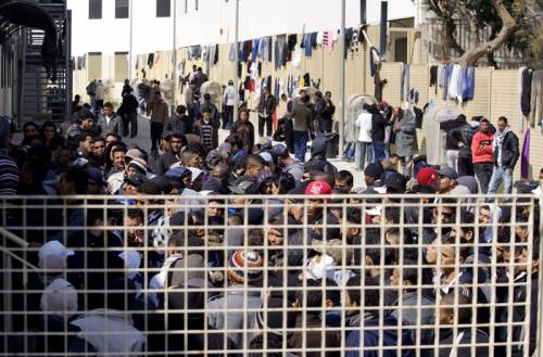 Accoglienza migranti, FdI presenta la legge "taglia-business"