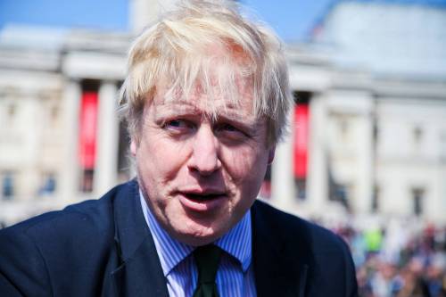 Battibecco fra Calenda e Boris Johnson: "Sul prosecco è ingiurioso"