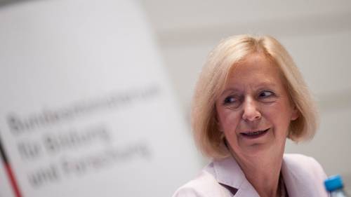 Il ministro della Merkel ammette: "I migranti servono a sostituire i tedeschi"