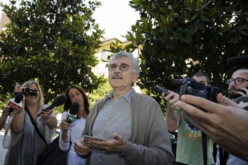 Il veleno di D'Alema sul governo: rischio brogli sul voto all'estero