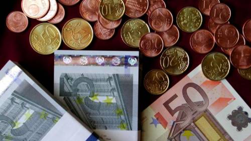 Bollette, aumento di luce e gas: +15,6% e +11,4%