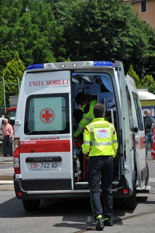 Roma, lite tra ubriachi al bar: 20enne spinto dal primo piano