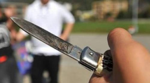 Rissa con cocci e coltelli in un bar cinese. Fermato un egiziano