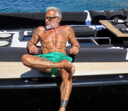 Gianluca Vacchi lasciato fuori dal Billionaire