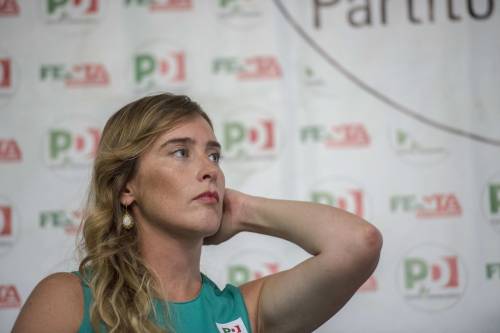 Ora il ministro Boschi si lamenta: "Non giudicatemi per le scarpe"