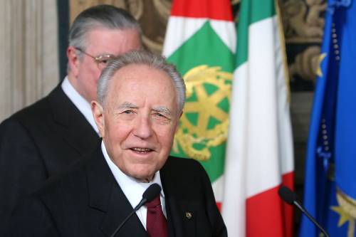 Fini contro Ciampi: "In morte di un cialtrone"