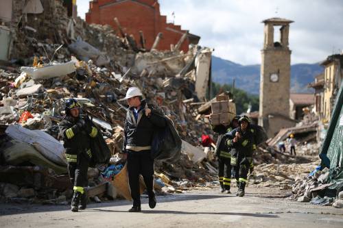 Quell'esercito di "angeli" che aiuta l'Italia a rialzarsi