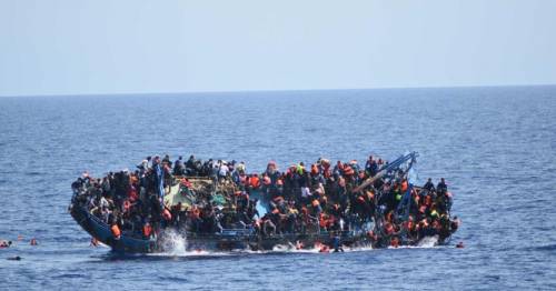 Migranti, Frontex contro le Ong: "Sono colluse con gli scafisti"