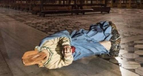 Panico a Roma tra i cattolici: ghanese sfregia quattro chiese