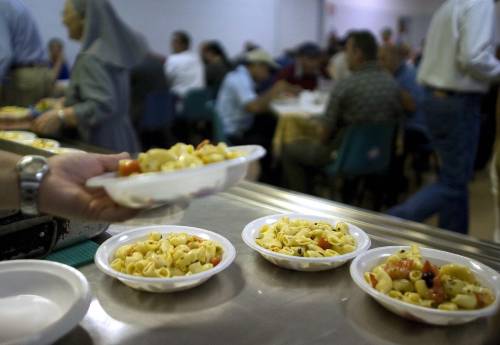 Nei centri Caritas del sud Più italiani che immigrati