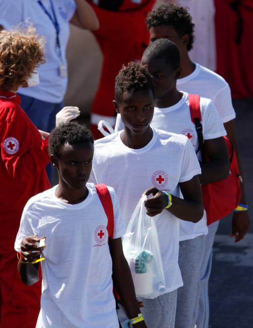 Le pretese choc dei migranti: "Dateci vestiti Armani e Boss"