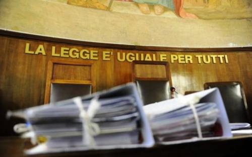 Udine, fa sesso con un 13enne: una donna 41enne nei guai