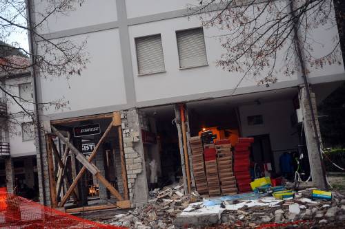 La terra continua a tremare: evacuate otto case su dieci