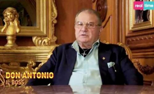 Abuso edilizio nel castello: guai per il Boss delle Cerimonie